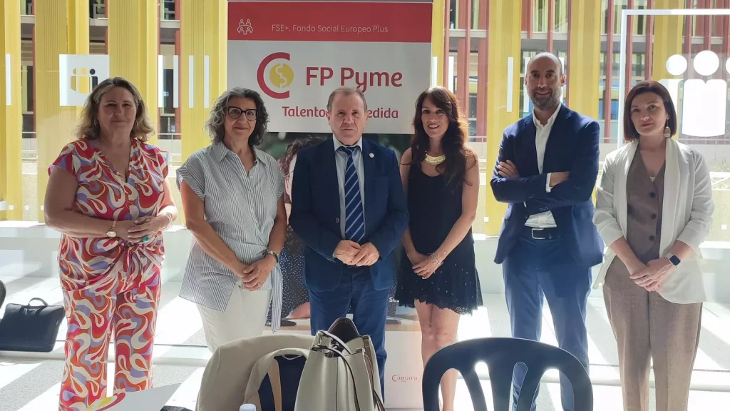 fp dual 2 - Éxito de participación en la Feria FP Dual organizada por la Cámara de Comercio de Almería con el apoyo de Cajamar y la Junta de Andalucía