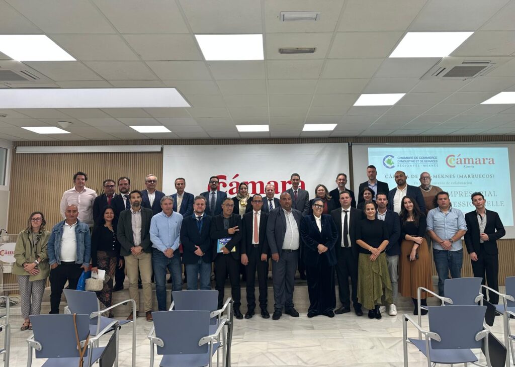 Firma acuerdo Camara Almeria y Fez 2 e1776150578538 - La Cámara de Comercio de Almería firma un acuerdo de cooperación empresarial con la región marroquí de Fez‑Meknès